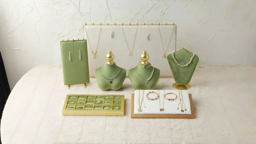 How to Enhance Jewelry’s Visual Appeal with Display Trays? 3 Green jewelry display Set