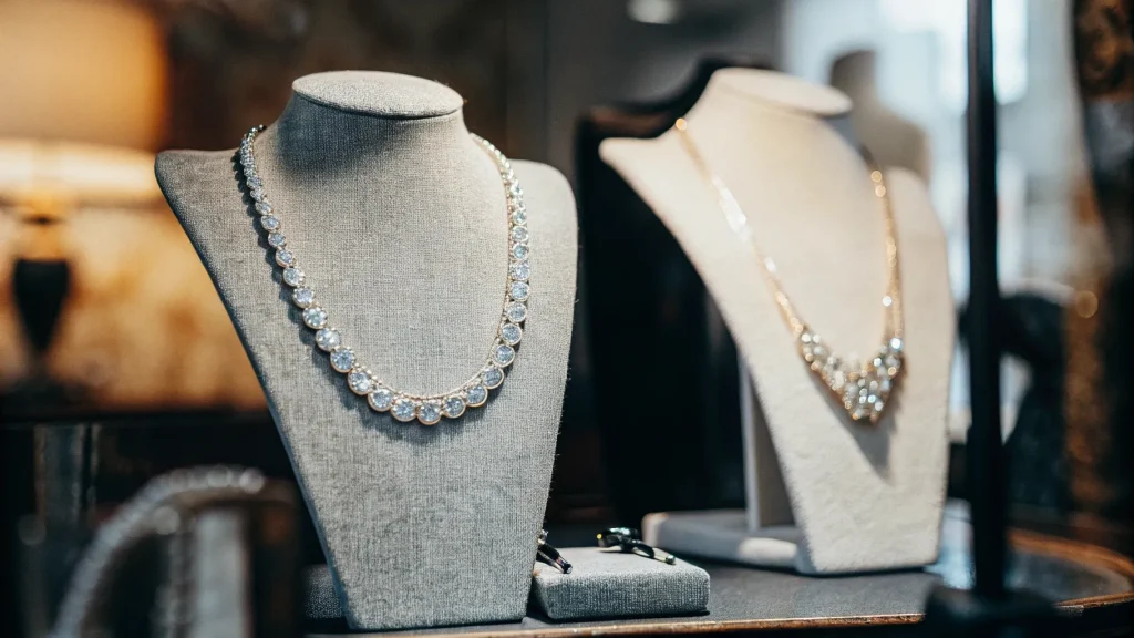 Custom Jewelry Display Design Tips for Retailers and Brands