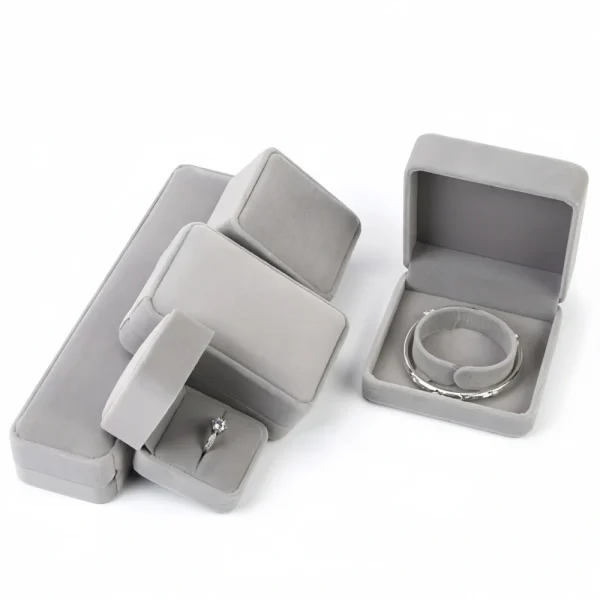 Multi-Color Eight Corner Velvet Bracelet Box