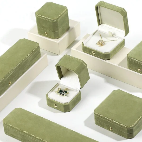 Custom High-end Eight Corners Green Velvet Ring Box