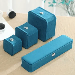 Multi-Color High-end Heart Buckle Velvet Earring Box - Image 4
