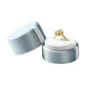 Luxury Round Velvet Ring Box with Lid for Jewelry - Image 1