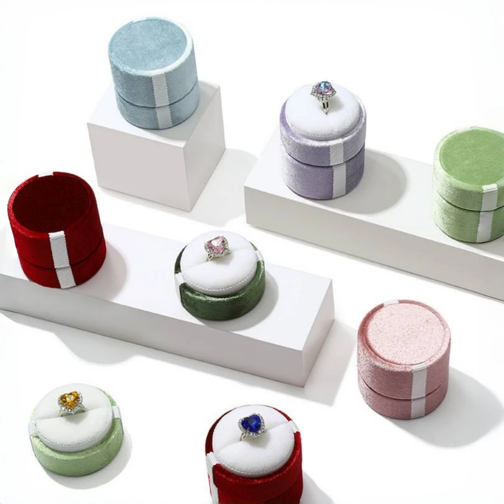 Luxury Round Velvet Ring Box with Lid for Jewelry - Image 4