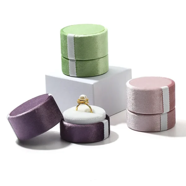 Luxury Round Velvet Ring Box with Lid for Jewelry