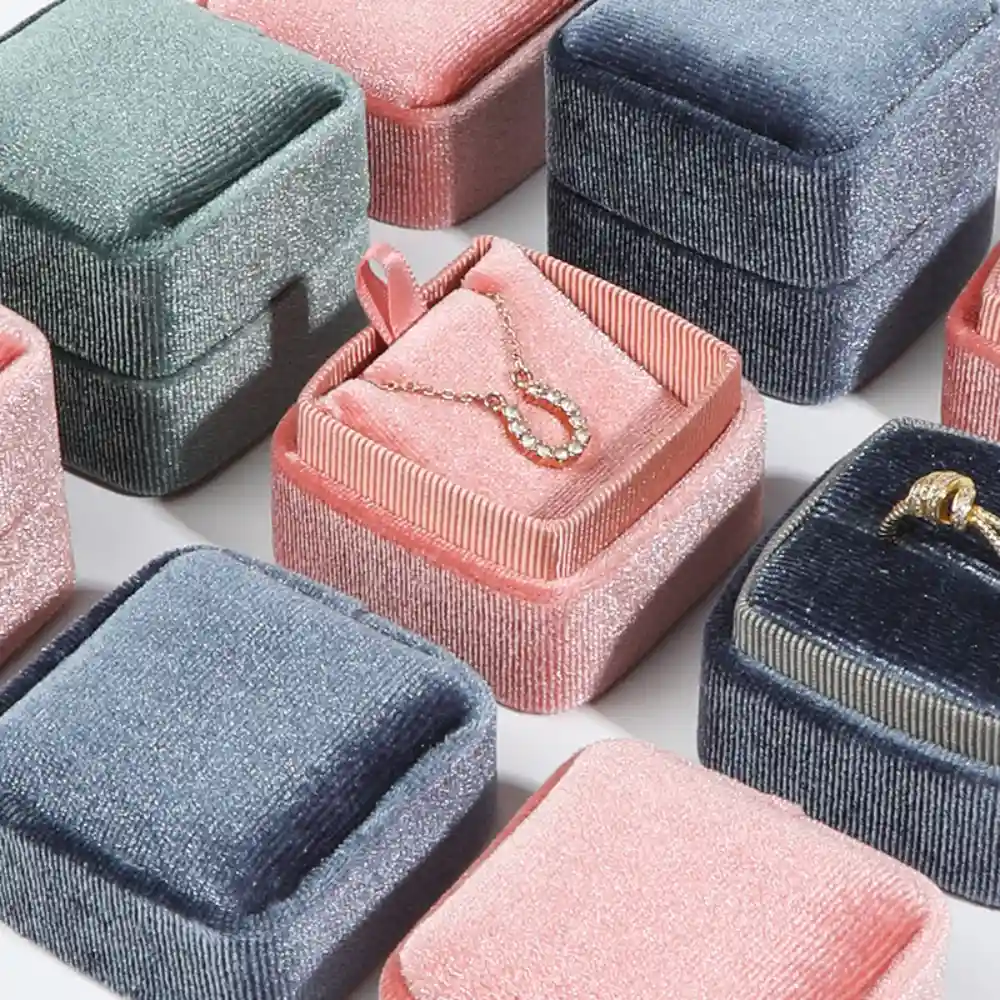 Square Velvet Ring Box 2