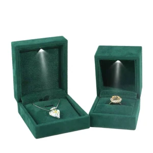 Custom Green Velvet Necklace Box for Elegant Jewelry Display - Image 2