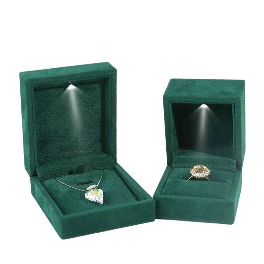 Custom Green Velvet Necklace Box for Elegant Jewelry Display - Image 2