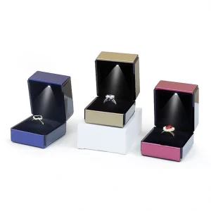 Luxury Plastic Ring Box for Elegant Jewelry Packaging - Image 3